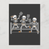 Funny Spooky Three Skeleton Playin Pickleball Gesc Postkarte (Vorderseite)
