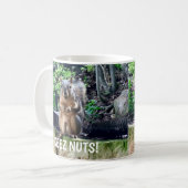 Funny Squirrel Deez Nuts Unangemessener Spaß Kaffeetasse (Vorderseite Links)