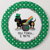 Funny St. Patrick's Day Dackel (schwarz & tan) Button (Vorderseite)