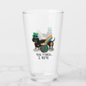 Funny St. Patrick's Day Dackel (schwarz & tan) Glas (Rückseite)