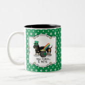 Funny St. Patrick's Day Dackel (schwarz & tan) Zweifarbige Tasse (Links)