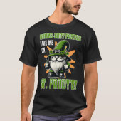 Funny St. Patrick's Day Design mit Gnome T-Shirt (Vorderseite)