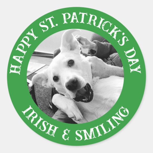 Funny St. Patrick's Day Irish and Smiling Dog Runder Aufkleber (Vorderseite)