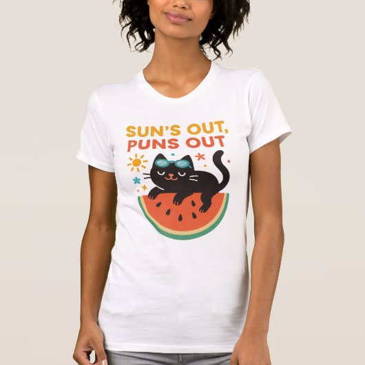 Funny Summer Cat T-Shirt – "Sun’s Out, Puns Out" (Vorderseite)