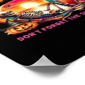 Funny Summerween Skeleton On Beach in der Sunset C Poster (Ecke)