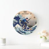 Funny Surfer Surfen auf der Hokusai Große Welle Große Wanduhr (Zuhause)