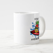 Funny Surfing Ananas Jumbo-Tasse (Vorderseite Rechts)