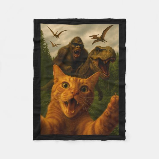 Funny Surprised Ed Cat Selfie With Bigfoot T-rex  Fleecedecke (Vorderseite)