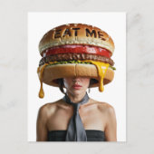 Funny Surreal Cheesburger Frau Postkarte (Vorderseite)