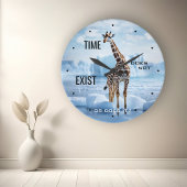 Funny Surreal Giraffe in der Antarktis Runde Wanduhr