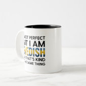 Funny Swedish Zweifarbige Tasse (Vorderseite Links)