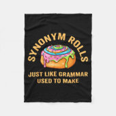 Funny Synonym Rolls Joke Cinnamon Rolls Grammar Pu Fleecedecke (Vorderseite)