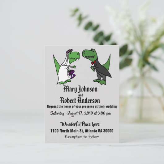 Funny T-rex Braut und Groom Hochzeit Einladung (Stehend Vorderseite)