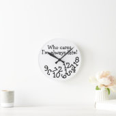 Funny Tardiness Clock, Who Cares I'm Always Late! Runde Wanduhr (Zuhause)