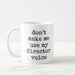Funny Theater Lover Spaß Zitat Kaffeetasse<br><div class="desc">Diese lustige Tasse zeigt ein lustiges Spaß Liebhaber Zitat für Regisseure - Don't Make Me Use My Director Voice - in Retro-Typografie schwarz-weiß Schreibmaschine. Das Wort Regisseur kann angepasst werden. Tolle Geschenkidee!</div>