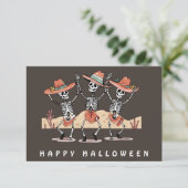 Funny Three Skeleton Halloween Karte (Stehend Vorderseite)