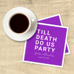 Funny Till Death Do us Party Hochzeit oder Verlobu Serviette<br><div class="desc">Set Sie den Ton für Ihren Hochzeitsempfang, Ihre Verlobungsfeier, die Dusche eines Paares oder Ihren Hochzeitstag mit dieser komischen Papierserviette. Dieses Design enthält einen fett gedruckten Text "TILL DEATH DO US PARTY". Die Textvorlage erlaubt es Ihnen, dieses Design mit den Namen der Braut und des Bräutigams und dem Hochzeitstag zu...</div>