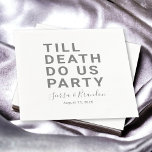 Funny Till Death Do us Party Hochzeit oder Verlobu Serviette<br><div class="desc">Set den Ton für Ihre Hochzeitsfeier, Verlobungsfeier oder Hochzeitstag mit dieser lustigen Papierserviette. Dieses Design enthält einen fett gedruckten Text "TILL DEATH DO US PARTY". Die Textvorlage erlaubt es Ihnen, dieses Design mit den Namen der Braut und des Bräutigams und dem Hochzeitstag zu personalisieren. Sie können den Text auch in...</div>