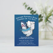 Funny Toilet Shark Geburtstag Einladung Postkarte (Stehend Vorderseite)