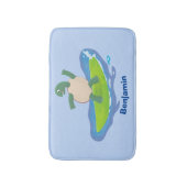 Funny tortoise wave surfing Cartoon Badematte (Vorderseite Vertikal)