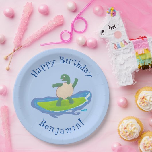 Funny tortoise wave surfing Cartoon Pappteller (Party)