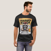 Funny Trashed Panda Raccoon Gets Drunk T-Shirt (Vorne ganz)