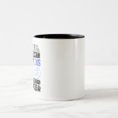 Funny Triathlon Joke Life ist Kurz Zweifarbige Tasse (Mittel)