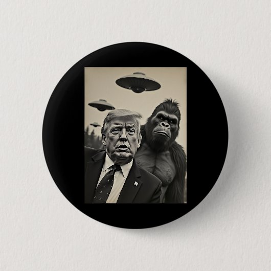Funny Trump Bigfoot Selfie mit Ufos komischer Alie Button (Vorderseite)