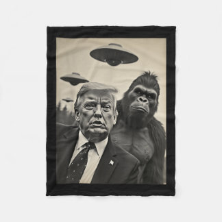 Funny Trump Bigfoot Selfie mit Ufos komischer Alie Fleecedecke