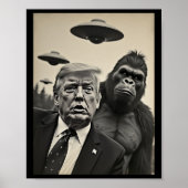 Funny Trump Bigfoot Selfie mit Ufos komischer Alie Poster (Vorne)