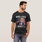 Funny Trump Katze 9 Lebt Baby Funny Vote für Trump T-Shirt (Vorne ganz)