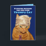 Funny Trumpy Cat Birthday Message Karte<br><div class="desc">Das ist Cheeto,  eine orangefarbene Tabbierkatze,  deren orangefarbene Färbung natürlich ist (im Gegensatz zum Fake eines... Sie wissen,  von wem ich rede). Cheeto ist auch bekannt als Trumpy Cat. Liebliche Geburtstagskarte für Katzenliebhaber und für alle,  die Trump mögen oder nicht mögen.</div>
