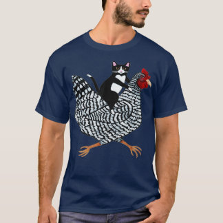Funny Tuxedo Cat on Chicken Funny Chicken Geschenk T-Shirt