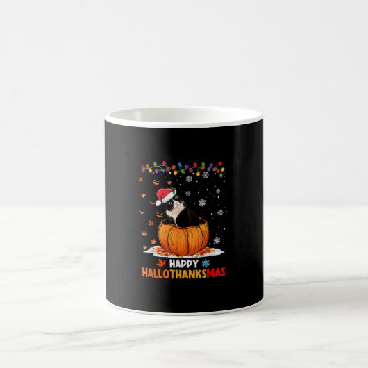 Funny Tuxedo Cat On Pumpkin Happy Hallothanksmas Kaffeetasse (Mittel)