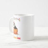 Funny Tuxedo Cat On Pumpkin Happy Hallothanksmas m Kaffeetasse (Vorderseite Links)