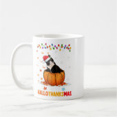 Funny Tuxedo Cat On Pumpkin Happy Hallothanksmas m Kaffeetasse (Links)