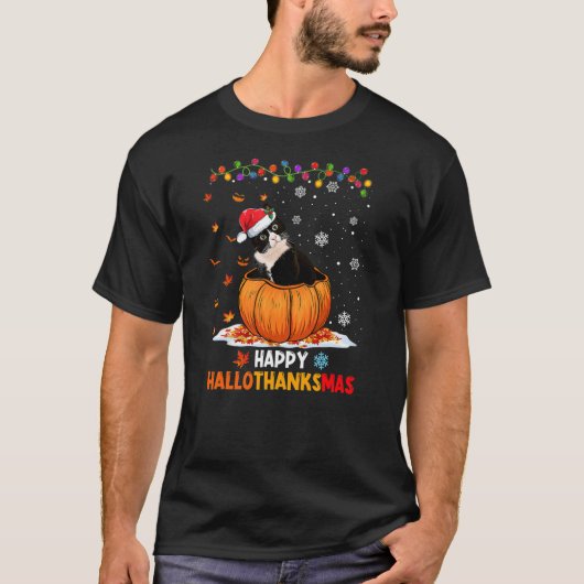 Funny Tuxedo Cat On Pumpkin Happy Hallothanksmas T-Shirt (Vorderseite)