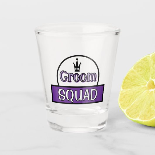 Funny typography "Groom squad" personalisierter Te Schnapsglas (Vorderseite)