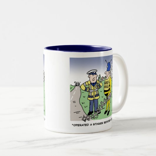 Funny UK Traffic Police Cartoon Zweifarbige Tasse (VorderseiteRechts)