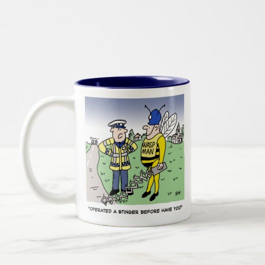 Funny UK Traffic Police Cartoon Zweifarbige Tasse (Links)