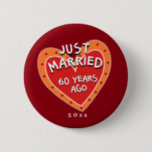 Funny und Romantic 60 Jahre Jubiläum Button<br><div class="desc">Funny Jubiläum Button oder Button für das feierliche Paar.  Großes Gastgeschenk.  Besuchen Sie den Zigglets-Laden hier in Zazzle für weitere Jubiläumsgeschenke. Es gibt einen direkten Link unten.</div>