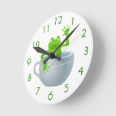 Funny Unexpected Frog in My Tea Cup Runde Wanduhr (Winkel)