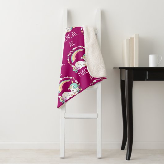 Funny Unicorn Sprichwort Magical AF Sherpadecke (Beispiel)