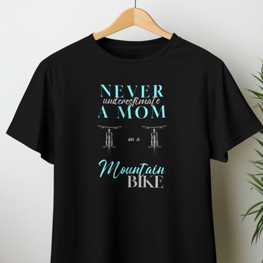 Funny Unterschätze niemals eine Mama auf einem Mou T-Shirt