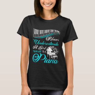 Funny unterschätzt nie ein Mädchen mit einem Klavi T-Shirt