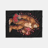 Funny Valentines Day Bigfoot Heart Love Sasquatch  Fleecedecke (Vorderseite (Horizontal))