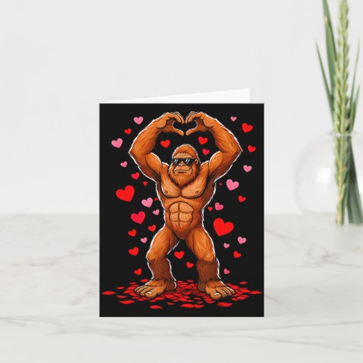 Funny Valentines Day Bigfoot Heart Sungles Sasquat Karte (Vorderseite)