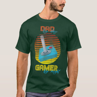 Funny Vater by Day Gamer by Night Gaming Lover Dad T-Shirt
