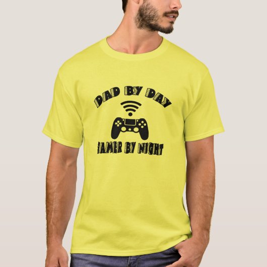 Funny Vater by Day, Gamer by night Vater T-Shirt (Vorderseite)
