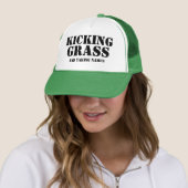 Funny Vatertag Geschenk KICKING GRASS NAMEN NENNEN Truckerkappe (Beispiel)